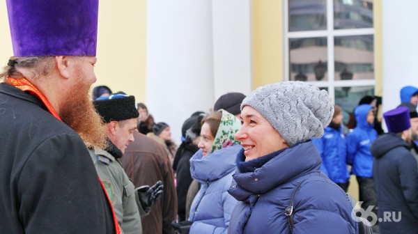 Четыре тысячи человек прошли крестным ходом по городу в честь Дня святой Екатерины Четыре тысячи человек прошли крестным ходом по городу в честь Дня святой Екатерины