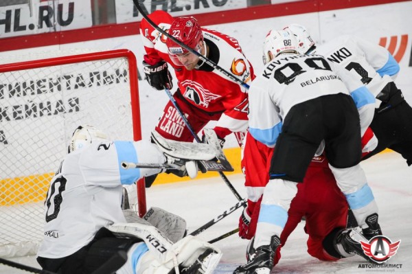 Хоккей: &laquo;Автомобилист&raquo; и минское &laquo;Динамо&raquo; провели самый результативный матч в сезоне