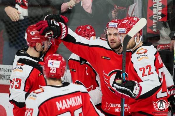 "Автомобилист" в 12-й раз подряд обыграл "Трактор"