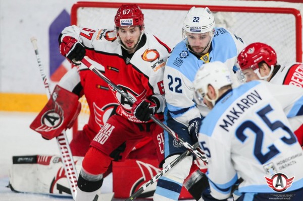 Хоккей: «Автомобилист» уступил «Сибири» Хоккей: «Автомобилист» уступил «Сибири»