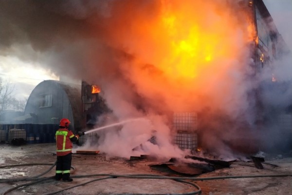 На Урале крупный пожар. У спасателей проблемы с водой для тушения огня. ФОТО