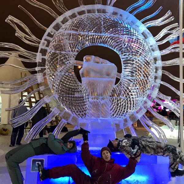 Екатеринбуржцы с бубном шамана победили на турнире ледовых скульптур в Перми