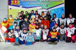 Сноукайтинг: «летающие» лыжники и сноубордисты открыли сезон на Шарташе