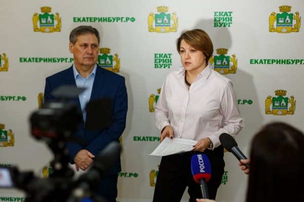 Запись в первый класс: приём будущих первоклассников ведут более 100 школ города