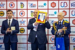 Самбо: в Екатеринбурге стартовало первенство России среди юношей и девушек