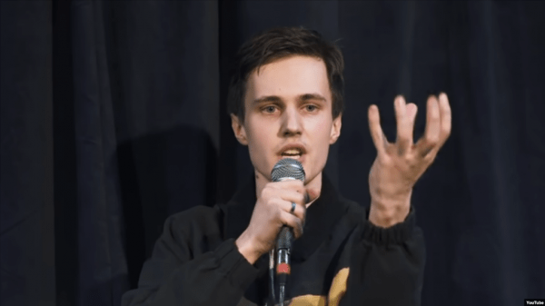 «Чикатилу тоже не сразу поймали». Оскорбленный стендапом комика Долгополова назвал его «ушлепком» и «чмо»