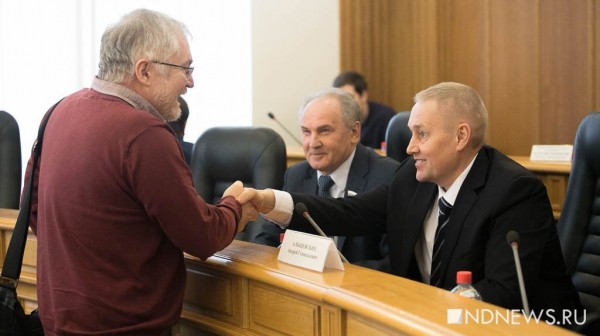 Екатеринбургские депутаты просят Госдуму решить вопрос с записью первоклассников (ФОТО) Екатеринбургские депутаты просят Госдуму решить вопрос с записью первоклассников (ФОТО)