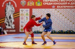 Самбо: в Екатеринбурге стартовало первенство России среди юношей и девушек