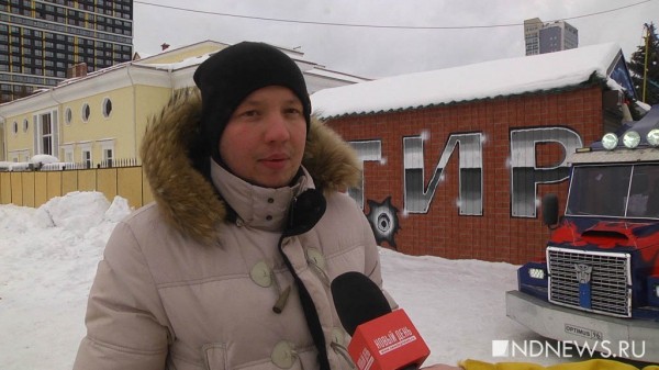 Владелец аттракционов, которые готовятся снести в ЦПКиО, устроил баррикаду (ФОТО, ВИДЕО)