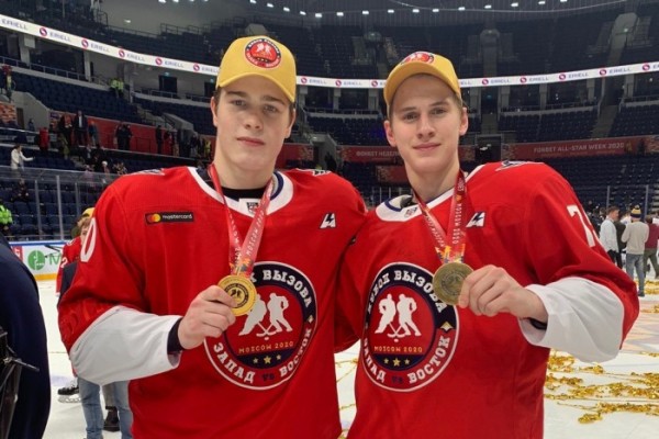 Хоккей: игроки «Авто» выиграли Кубок вызова в составе сборной Востока Хоккей: игроки «Авто» выиграли Кубок вызова в составе сборной Востока