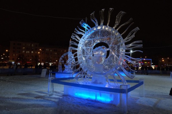 Екатеринбуржцы с бубном шамана победили на турнире ледовых скульптур в Перми