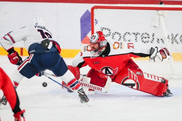 Хоккей: «Автомобилист» всухую обыграл «Нефтехимик» Хоккей: «Автомобилист» всухую обыграл «Нефтехимик»