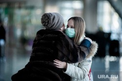 Россия закрыла границу с Китаем, причина трагедии в пермском хостеле, чиновницы в шубах подарили ветеранам хлеб. Главное за день &mdash; в подборке URA.RU