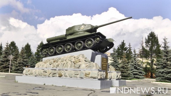 В Тагиле провели гонки на танках разных эпох – в честь юбилея конструктора (ФОТО, ВИДЕО) В Тагиле провели гонки на танках разных эпох – в честь юбилея конструктора (ФОТО, ВИДЕО)