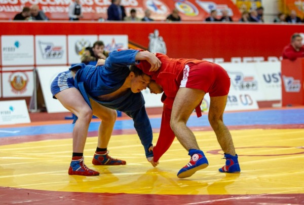 Самбо: в Екатеринбурге стартовало первенство России среди юношей и девушек