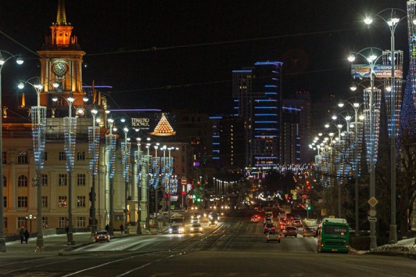 Центр Екатеринбурга будет менять световой наряд к каждому празднику Центр Екатеринбурга будет менять световой наряд к каждому празднику