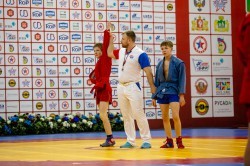 Самбо: в Екатеринбурге стартовало первенство России среди юношей и девушек