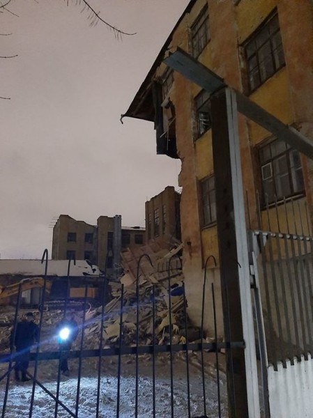 В Екатеринбурге начали сносить здание в стиле конструктивизм