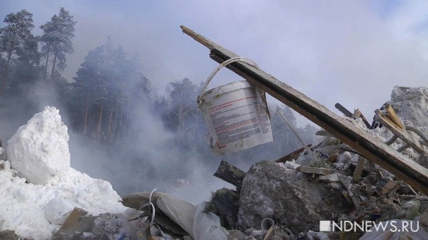 &laquo;К нам привезли сгоревший дом&raquo;, &ndash; рабочие рассказали, почему загорелась свалка, дым с которой отравляет Екатеринбург (ФОТО, ВИДЕО)