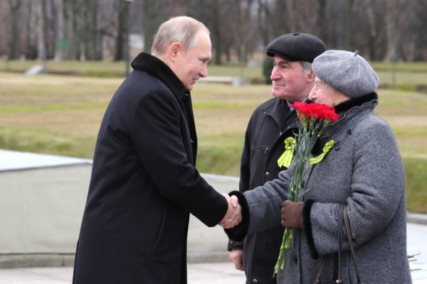 Владимир Путин постановил выплатить каждому ветерану 75 тысяч рублей