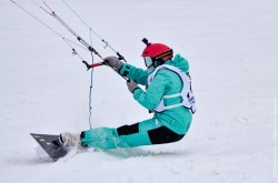 Сноукайтинг: «летающие» лыжники и сноубордисты открыли сезон на Шарташе