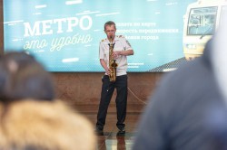 Пассажиры Екатеринбургского метро стали зрителями и слушателями Пассажиры Екатеринбургского метро стали зрителями и слушателями