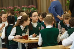 Школьники Екатеринбурга получают правильное питание