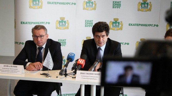 Александр Ковальчик предложил всем вице-мэрам и главам районов написать заявления об увольнении