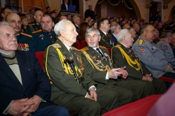 Глава Екатеринбурга поздравил военнослужащих