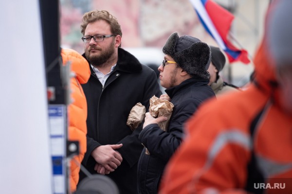 На митинге в память Немцова в Екатеринбурге создали движение, которое пойдет во власть. Его лидер — депутат с уголовным прошлым. ФОТО, ВИДЕО