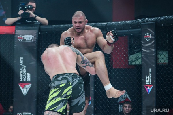 РМК привезла в Екатеринбург статусных американских промоутеров. Бой за миллион долларов закончился драмой. ФОТО РМК привезла в Екатеринбург статусных американских промоутеров. Бой за миллион долларов закончился драмой. ФОТО