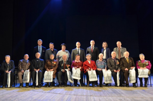 Ветераны войны и труженики тыла продолжают получать юбилейные медали