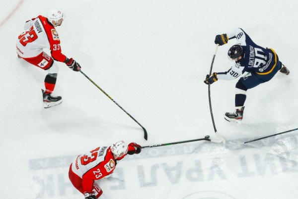 &ldquo;Автомобилист&rdquo; на последних минутах вырвал победу у &ldquo;Металлурга&rdquo;