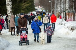 Горожане отметили День защитника Отечества в парке Маяковского