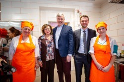 Глава Екатеринбурга открыл обновлённую школу на Уралмаше