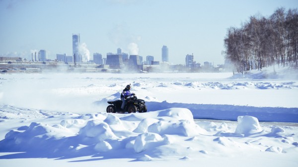 Сергей Карякин устроил гонки на льду Верх-Исетского пруда. Фото Сергей Карякин устроил гонки на льду Верх-Исетского пруда. Фото
