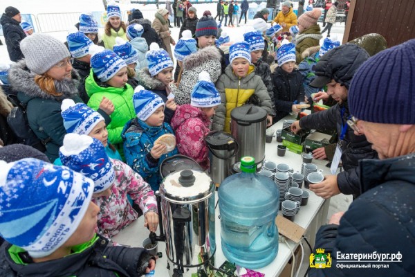 Конькобежный спорт: школьники и студенты вышли на «Лёд надежды нашей»