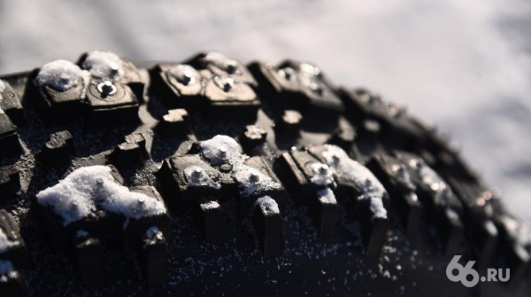 Сергей Карякин устроил гонки на льду Верх-Исетского пруда. Фото Сергей Карякин устроил гонки на льду Верх-Исетского пруда. Фото