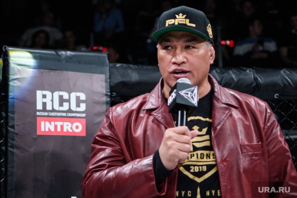 РМК привезла в Екатеринбург статусных американских промоутеров. Бой за миллион долларов закончился драмой. ФОТО РМК привезла в Екатеринбург статусных американских промоутеров. Бой за миллион долларов закончился драмой. ФОТО