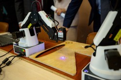 Глава Екатеринбурга открыл обновлённую школу на Уралмаше