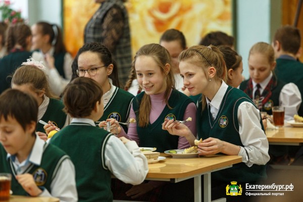 Школьники Екатеринбурга получают правильное питание