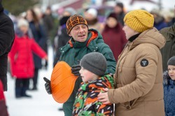 Горожане отметили День защитника Отечества в парке Маяковского