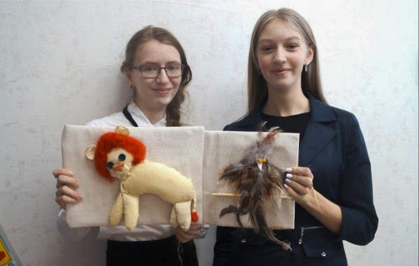 Школьники Екатеринбурга самостоятельно изготовили книгу для слепых детей