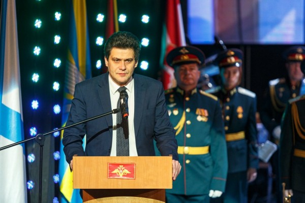 Глава Екатеринбурга поздравил военнослужащих