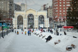 Горожане отметили День защитника Отечества в парке Маяковского