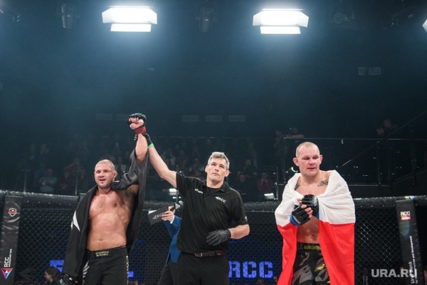 РМК привезла в Екатеринбург статусных американских промоутеров. Бой за миллион долларов закончился драмой. ФОТО РМК привезла в Екатеринбург статусных американских промоутеров. Бой за миллион долларов закончился драмой. ФОТО
