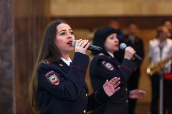 Пассажиры Екатеринбургского метро стали зрителями и слушателями Пассажиры Екатеринбургского метро стали зрителями и слушателями