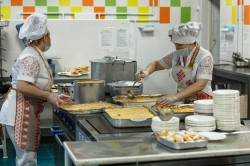 Школьники Екатеринбурга получают правильное питание