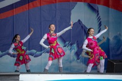 Горожане отметили День защитника Отечества в парке Маяковского