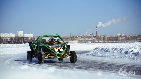 Сергей Карякин устроил гонки на льду Верх-Исетского пруда. Фото Сергей Карякин устроил гонки на льду Верх-Исетского пруда. Фото